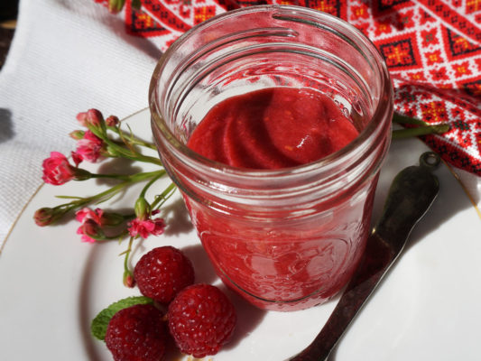 Raw raspberry chia seed jelly recipe